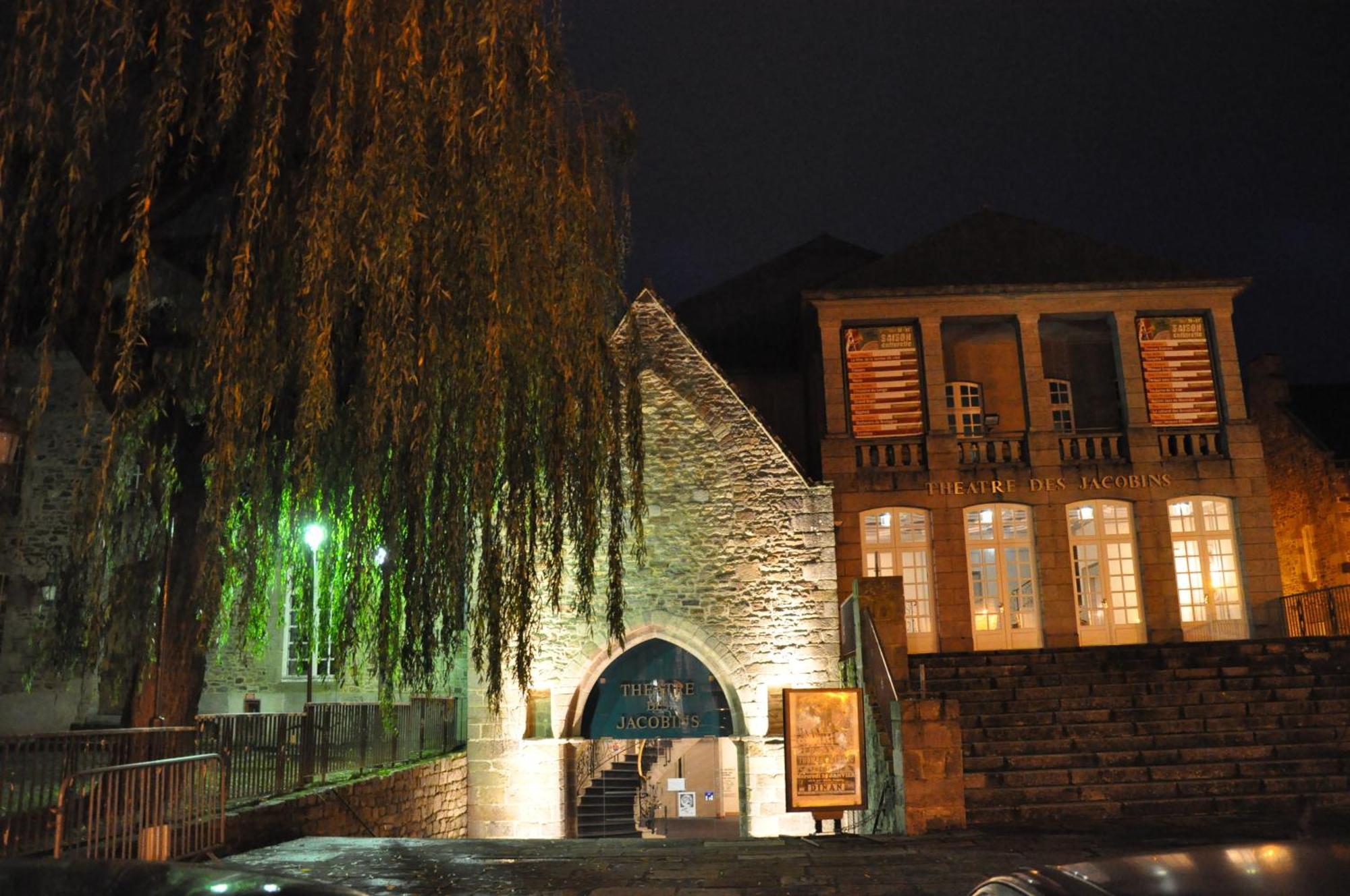 Cafe Hotel Du Theatre Dinan Exterior photo