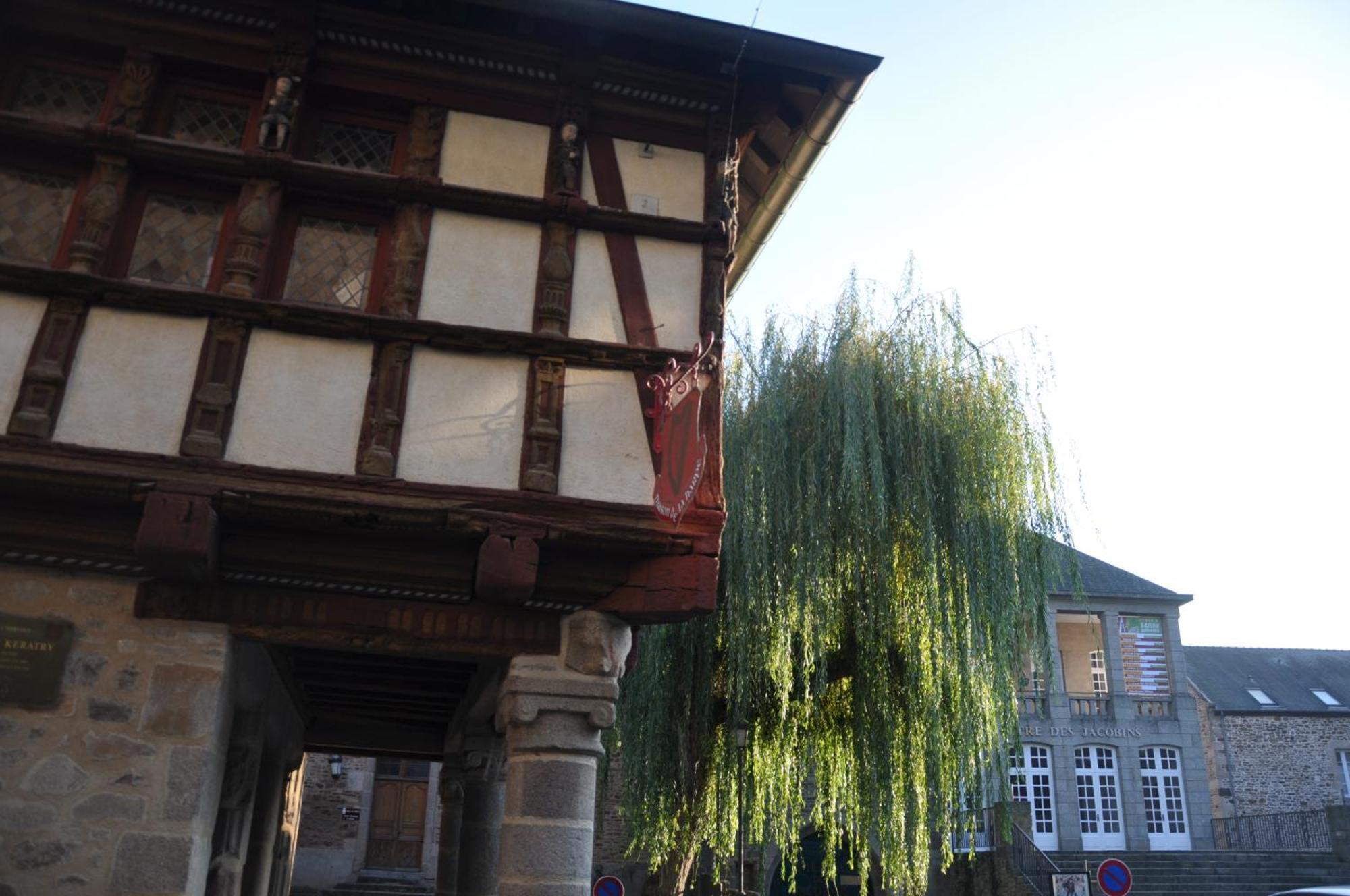 Cafe Hotel Du Theatre Dinan Exterior photo