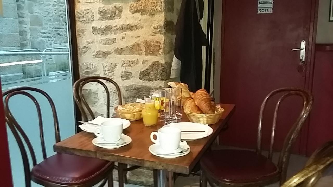 Cafe Hotel Du Theatre Dinan Exterior photo